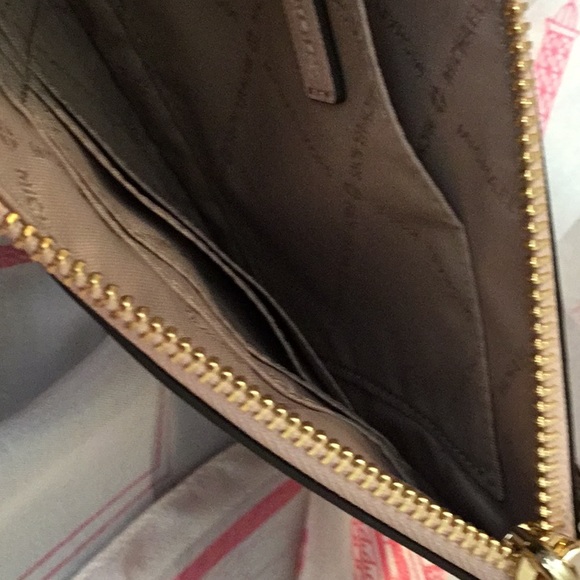 NWT Michael Kors Jet Set EFFIE TOWERS Nouveau Novelty Leather Large Wrislet - Picture 10 of 16